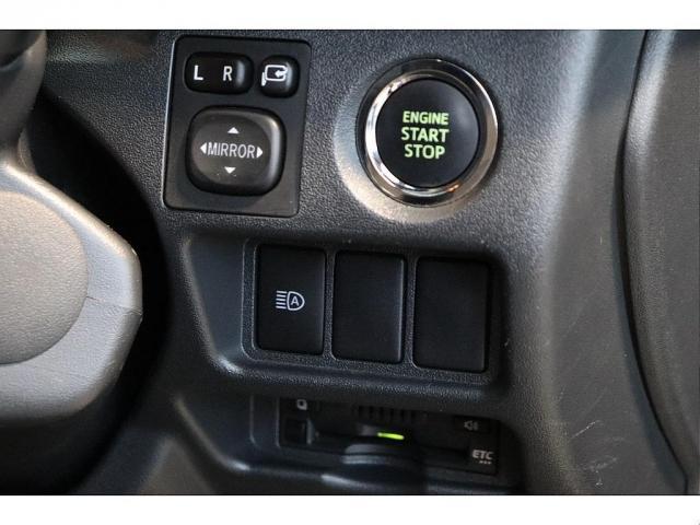 ハイエースバン スーパーＧＬ　ダークプライムＩＩ　バッドフェイスボンネット　新品ＦＬＥＸ　ＤＥＬＦ０６　１７インチＡＷ　新品ＦＬＥＸ　オメガＬＥＤテールランプ　ＴＯＹＯＴＡ純正７インチナビ　新品ＦＬＥＸ　オーバーフェンダー　ナスカータイヤ（21枚目）