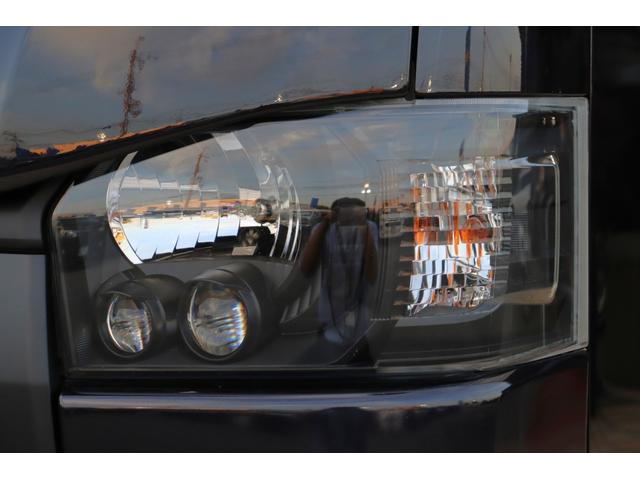 ハイエースバン スーパーＧＬ　ダークプライムＩＩ　バッドフェイスボンネット　新品ＦＬＥＸ　ＤＥＬＦ０６　１７インチＡＷ　新品ＦＬＥＸ　オメガＬＥＤテールランプ　ＴＯＹＯＴＡ純正７インチナビ　新品ＦＬＥＸ　オーバーフェンダー　ナスカータイヤ（26枚目）