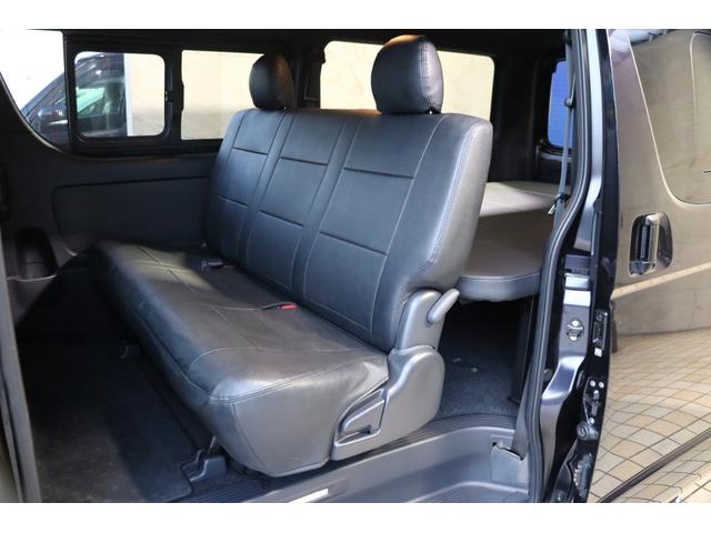 ハイエースバン スーパーＧＬ　ダークプライムＩＩ　バッドフェイスボンネット　新品ＦＬＥＸ　ＤＥＬＦ０６　１７インチＡＷ　新品ＦＬＥＸ　オメガＬＥＤテールランプ　ＴＯＹＯＴＡ純正７インチナビ　新品ＦＬＥＸ　オーバーフェンダー　ナスカータイヤ（33枚目）