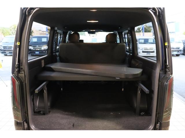 ハイエースバン スーパーＧＬ　ダークプライムＩＩ　バッドフェイスボンネット　新品ＦＬＥＸ　ＤＥＬＦ０６　１７インチＡＷ　新品ＦＬＥＸ　オメガＬＥＤテールランプ　ＴＯＹＯＴＡ純正７インチナビ　新品ＦＬＥＸ　オーバーフェンダー　ナスカータイヤ（34枚目）