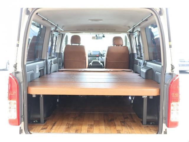 ハイエースバン スーパーGL ダークプライム Re classic社外製ボンネットDUNLOP GRANDTEK16インチタイヤNEXUSTRAIL16インチAWFLEXクラシックシートカバーベッドキット木目調カーゴパネルパナソニック7インチナビ(16枚目)