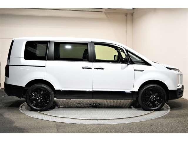 デリカＤ：５ シャモニー　１１型ナビ　前後ドラレコ　全周囲カメラ　アイドリングＳ　アクティブクルーズコントロール　イモビ　衝突被害軽減装置　Ｂモニター　サイドカメラ　ＥＴＣ　助手席エアバッグ　地デジＴＶ　電動リアゲート　４ＷＤ（2枚目）