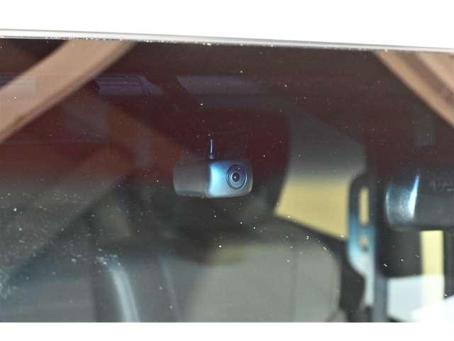 デリカＤ：５ シャモニー　１１型ナビ　前後ドラレコ　全周囲カメラ　アイドリングＳ　アクティブクルーズコントロール　イモビ　衝突被害軽減装置　Ｂモニター　サイドカメラ　ＥＴＣ　助手席エアバッグ　地デジＴＶ　電動リアゲート　４ＷＤ（8枚目）