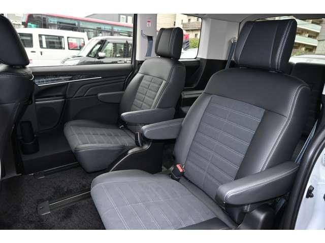 デリカＤ：５ シャモニー　１１型ナビ　前後ドラレコ　全周囲カメラ　アイドリングＳ　アクティブクルーズコントロール　イモビ　衝突被害軽減装置　Ｂモニター　サイドカメラ　ＥＴＣ　助手席エアバッグ　地デジＴＶ　電動リアゲート　４ＷＤ（15枚目）