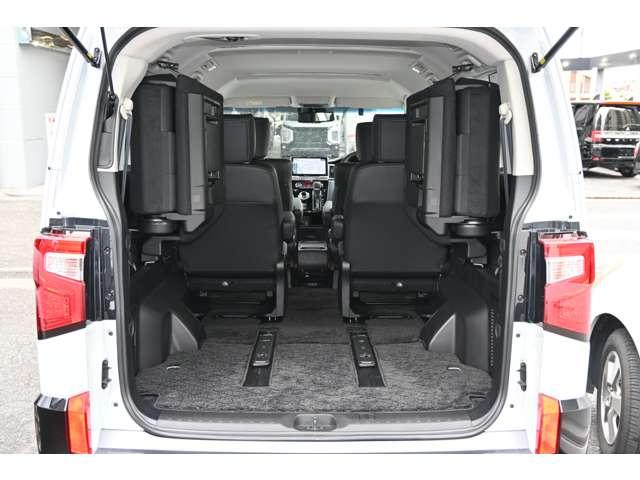 デリカＤ：５ シャモニー　１１型ナビ　前後ドラレコ　全周囲カメラ　アイドリングＳ　アクティブクルーズコントロール　イモビ　衝突被害軽減装置　Ｂモニター　サイドカメラ　ＥＴＣ　助手席エアバッグ　地デジＴＶ　電動リアゲート　４ＷＤ（17枚目）