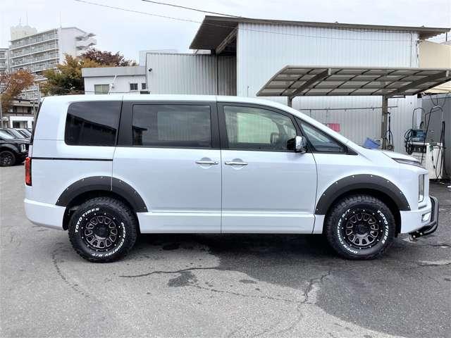 デリカD:5 P カスタム仕様 11型ナビ 電動ステップ Bモニター 地デジ LEDヘッドランプ DVD再生 ナビTV シートヒーター 4WD 電動シ-ト 寒冷地仕様 メモリナビ ABS 3列 オートエアコン ASC(2枚目)