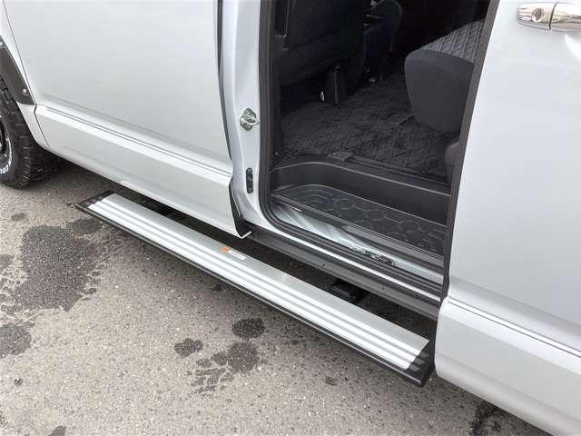 デリカD:5 P カスタム仕様 11型ナビ 電動ステップ Bモニター 地デジ LEDヘッドランプ DVD再生 ナビTV シートヒーター 4WD 電動シ-ト 寒冷地仕様 メモリナビ ABS 3列 オートエアコン ASC(14枚目)