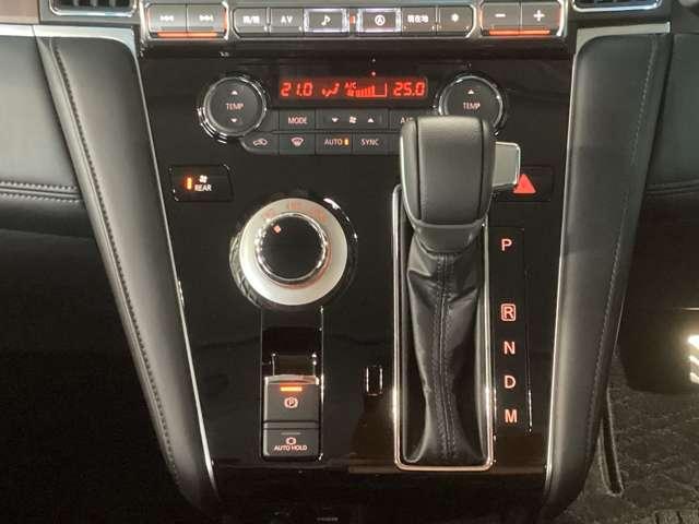 デリカD:5 P カスタム仕様 11型ナビ 電動ステップ Bモニター 地デジ LEDヘッドランプ DVD再生 ナビTV シートヒーター 4WD 電動シ-ト 寒冷地仕様 メモリナビ ABS 3列 オートエアコン ASC(15枚目)