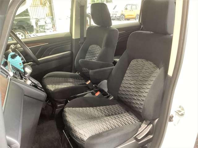 デリカD:5 P カスタム仕様 11型ナビ 電動ステップ Bモニター 地デジ LEDヘッドランプ DVD再生 ナビTV シートヒーター 4WD 電動シ-ト 寒冷地仕様 メモリナビ ABS 3列 オートエアコン ASC(16枚目)