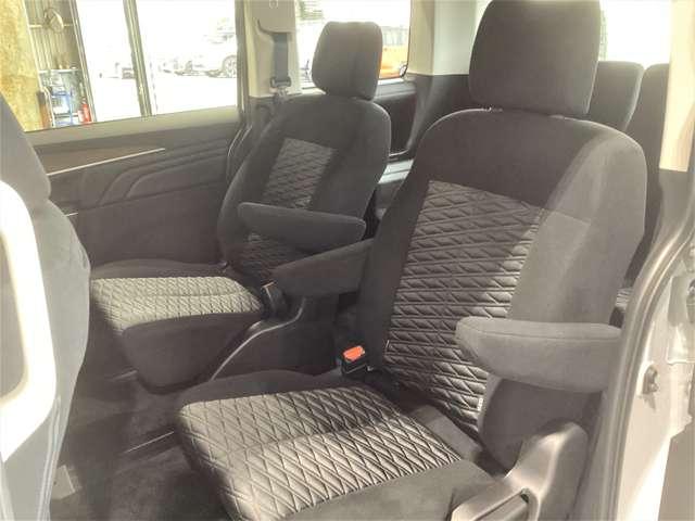 デリカD:5 P カスタム仕様 11型ナビ 電動ステップ Bモニター 地デジ LEDヘッドランプ DVD再生 ナビTV シートヒーター 4WD 電動シ-ト 寒冷地仕様 メモリナビ ABS 3列 オートエアコン ASC(17枚目)