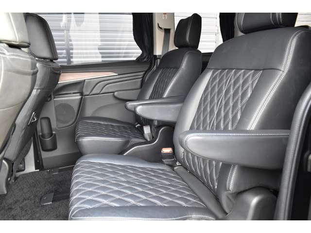 デリカＤ：５ Ｐ　１１型ナビ　本革シート　前後ドラレコ　レザーシート　Ｂモニター　地デジ　ＬＥＤヘッドランプ　ＤＶＤ再生　ナビＴＶ　シートヒーター　ＥＴＣ　４ＷＤ　電動シ－ト　寒冷地仕様　メモリナビ　ＡＢＳ　３列（14枚目）