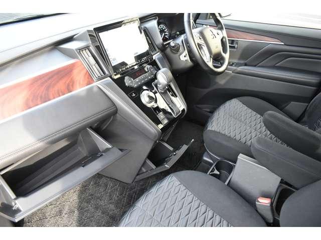 デリカD:5 P メモリーナビ 電動サイドステップ ETC Bモニター 地デジ LEDヘッドランプ DVD再生 ナビTV シートヒーター ETC 4WD 電動シ-ト 寒冷地仕様 メモリナビ ABS 3列 オートエアコン(12枚目)