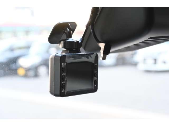 デリカミニ Ｔ　プレミアム　ナビ　ドラレコ　ＥＴＣ　ＭＩ－ＰＩＬＯＴ　衝突軽減装置　ターボエンジン　ナビＴＶ　寒冷地　パワステ　フルタイム４ＷＤ　エアバッグ　ＬＥＤヘッド　ＥＳＣ　サイドカメラ　クルコン　インテリキー　キーフリー（10枚目）