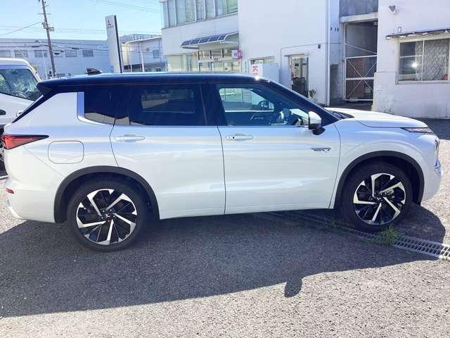 アウトランダーＰＨＥＶ Ｐ　スマホ連携ナビ　ＡＣ１００Ｖ電源　ＭＩ－ＰＩＬＯＴ　衝突軽減システム　マルチビューカメラ　Ｓヒーター　フルタイム４ＷＤ　横滑防止　ＬＥＤヘッドランプ　レザーシート　アルミ　クルーズコントロール　Ｂカメ（2枚目）