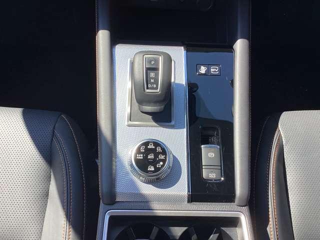 アウトランダーＰＨＥＶ Ｐ　スマホ連携ナビ　ＡＣ１００Ｖ電源　ＭＩ－ＰＩＬＯＴ　衝突軽減システム　マルチビューカメラ　Ｓヒーター　フルタイム４ＷＤ　横滑防止　ＬＥＤヘッドランプ　レザーシート　アルミ　クルーズコントロール　Ｂカメ（7枚目）