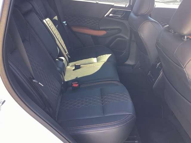 アウトランダーＰＨＥＶ Ｐ　スマホ連携ナビ　ＡＣ１００Ｖ電源　ＭＩ－ＰＩＬＯＴ　衝突軽減システム　マルチビューカメラ　Ｓヒーター　フルタイム４ＷＤ　横滑防止　ＬＥＤヘッドランプ　レザーシート　アルミ　クルーズコントロール　Ｂカメ（11枚目）