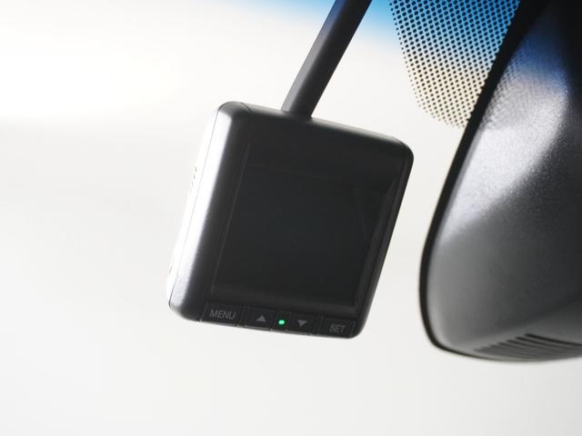 ���h���C�u���R�[�_�[���f���E�����Ȃǂ��L�^���鎩���ԗp�̑��u�ł��B�@�������̎��̂̍ۂ̋L�^�͂������A���s�̍ۂ̎v���o�Ƃ��ăh���C�u�̉f�����y���ނ��Ƃ��ł��܂��B