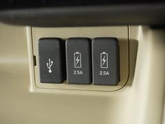 使いやすい場所にＵＳＢ充電端子を２か所装備。２．５Ａ対応です、ここ重要！ 7