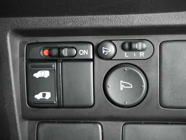 フリード Ｇジャストセレクション　１年保証　ＨＩＤ　アルミホイール　ナビ　片側電動扉　バックカメラ　ＥＴＣ　ツィーター（4枚目）