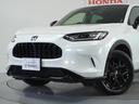 【特別仕様車BLACKSTYLE】プラチナホワイト・パールのボディに、クリスタルブラック・パールの塗装パーツが各所に装着されております。