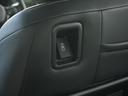 USBチャージャーは後席用にも設置されており、長時間のドライブも安心です。