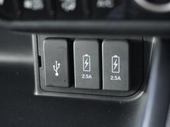 使いやすい場所にＵＳＢ充電端子を２か所装備。２．５Ａ対応です、ここ重要！ 6