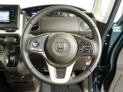 【ＨｏｎｄａＳＥＮＳＩＮＧ】カメラ等装置で精度の高い検知能力を発揮、安全運転を支援します。ステアリング上のコントローラーに注目！ 6