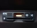 ■【ETC車載器】が装備されています。セットアップをしてお渡しとなり、ETCカードを差し込むだけで高速道路の利用が可能です。