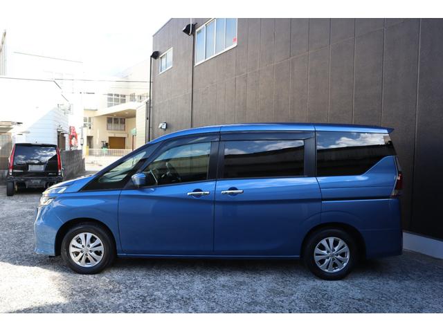 ランディ ２．０Ｇ　両側パワースライド　スマートキー　衝突軽減装置　全方位カメラ　ナビ　Ｂｌｕｅｔｏｏｔｈ　ＥＴＣ　バックカメラ　フリップダウンモニター　　　純正ＡＷ（4枚目）