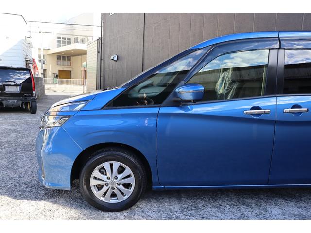 ランディ ２．０Ｇ　両側パワースライド　スマートキー　衝突軽減装置　全方位カメラ　ナビ　Ｂｌｕｅｔｏｏｔｈ　ＥＴＣ　バックカメラ　フリップダウンモニター　　　純正ＡＷ（5枚目）