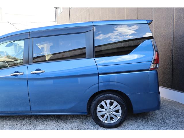 ランディ ２．０Ｇ　両側パワースライド　スマートキー　衝突軽減装置　全方位カメラ　ナビ　Ｂｌｕｅｔｏｏｔｈ　ＥＴＣ　バックカメラ　フリップダウンモニター　　　純正ＡＷ（6枚目）