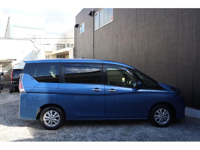 ランディ ２．０Ｇ　両側パワースライド　スマートキー　衝突軽減装置　全方位カメラ　ナビ　Ｂｌｕｅｔｏｏｔｈ　ＥＴＣ　バックカメラ　フリップダウンモニター　　　純正ＡＷ（8枚目）