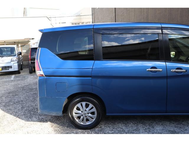 ランディ ２．０Ｇ　両側パワースライド　スマートキー　衝突軽減装置　全方位カメラ　ナビ　Ｂｌｕｅｔｏｏｔｈ　ＥＴＣ　バックカメラ　フリップダウンモニター　　　純正ＡＷ（9枚目）