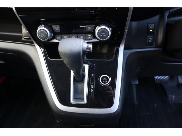 ランディ ２．０Ｇ　両側パワースライド　スマートキー　衝突軽減装置　全方位カメラ　ナビ　Ｂｌｕｅｔｏｏｔｈ　ＥＴＣ　バックカメラ　フリップダウンモニター　　　純正ＡＷ（16枚目）