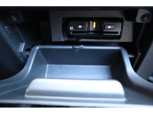 ランディ ２．０Ｇ　両側パワースライド　スマートキー　衝突軽減装置　全方位カメラ　ナビ　Ｂｌｕｅｔｏｏｔｈ　ＥＴＣ　バックカメラ　フリップダウンモニター　　　純正ＡＷ（19枚目）