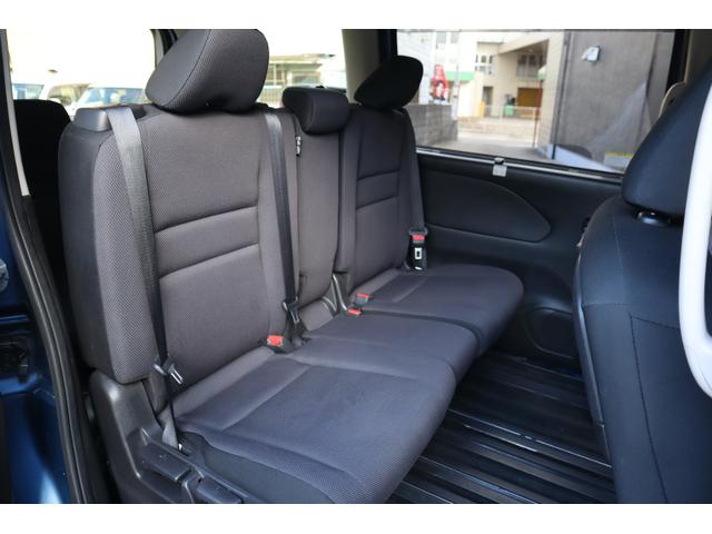 ランディ ２．０Ｇ　両側パワースライド　スマートキー　衝突軽減装置　全方位カメラ　ナビ　Ｂｌｕｅｔｏｏｔｈ　ＥＴＣ　バックカメラ　フリップダウンモニター　　　純正ＡＷ（22枚目）