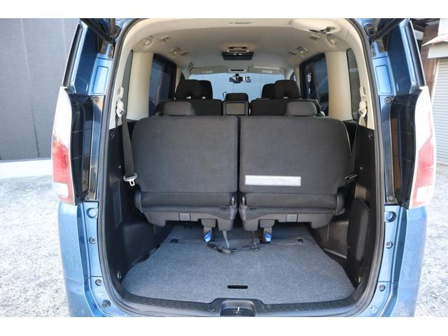 ランディ ２．０Ｇ　両側パワースライド　スマートキー　衝突軽減装置　全方位カメラ　ナビ　Ｂｌｕｅｔｏｏｔｈ　ＥＴＣ　バックカメラ　フリップダウンモニター　　　純正ＡＷ（24枚目）