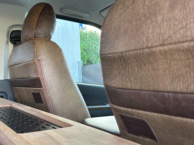 ハイエースバン ロングスーパーＧＬ　両側パワースライドドア／パノラミックビューモニター／デジタルインナーミラー／助手席エアバッグ／スマートキー／１６インチアルミホイール／フロントバンパーガード／ラギッド仕様／アンテーク仕様／車中泊仕様（59枚目）