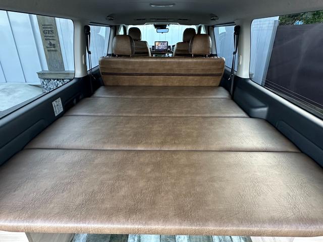 ハイエースバン ロングスーパーＧＬ　両側パワースライドドア／パノラミックビューモニター／デジタルインナーミラー／助手席エアバッグ／スマートキー／１６インチアルミホイール／フロントバンパーガード／ラギッド仕様／アンテーク仕様／車中泊仕様（69枚目）