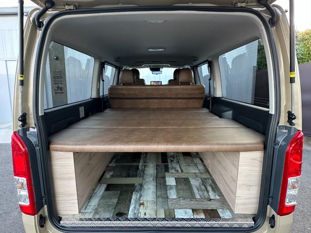 ハイエースバン ロングスーパーＧＬ　両側パワースライドドア／パノラミックビューモニター／デジタルインナーミラー／助手席エアバッグ／スマートキー／１６インチアルミホイール／フロントバンパーガード／ラギッド仕様／アンテーク仕様／車中泊仕様（70枚目）