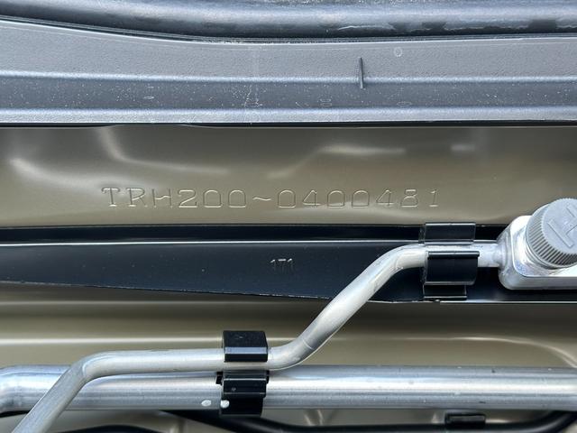 ハイエースバン ロングスーパーＧＬ　両側パワースライドドア／パノラミックビューモニター／デジタルインナーミラー／助手席エアバッグ／スマートキー／１６インチアルミホイール／フロントバンパーガード／ラギッド仕様／アンテーク仕様／車中泊仕様（71枚目）