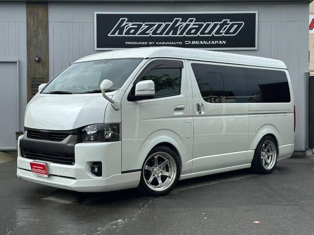 ハイエースバン 　ワイドディーゼル／フルカスタム車両／ローダウン／ベッドキット／スライドフロア／車中泊仕様／カスタムベース車両／社外スピーカー／オーバーフェンダー／エアロ／２ピース１８インチホイール（2枚目）