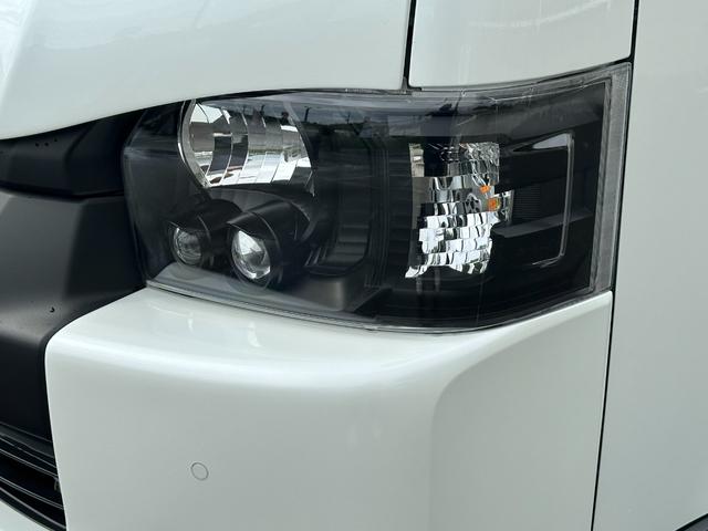 ハイエースバン 　ワイドディーゼル／フルカスタム車両／ローダウン／ベッドキット／スライドフロア／車中泊仕様／カスタムベース車両／社外スピーカー／オーバーフェンダー／エアロ／２ピース１８インチホイール（8枚目）