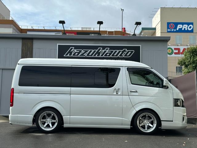 ハイエースバン 　ワイドディーゼル／フルカスタム車両／ローダウン／ベッドキット／スライドフロア／車中泊仕様／カスタムベース車両／社外スピーカー／オーバーフェンダー／エアロ／２ピース１８インチホイール（33枚目）