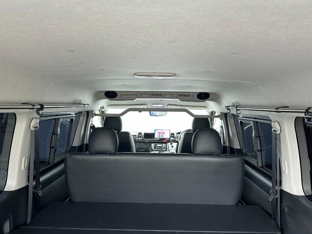 ハイエースバン 　ワイドディーゼル／フルカスタム車両／ローダウン／ベッドキット／スライドフロア／車中泊仕様／カスタムベース車両／社外スピーカー／オーバーフェンダー／エアロ／２ピース１８インチホイール（76枚目）