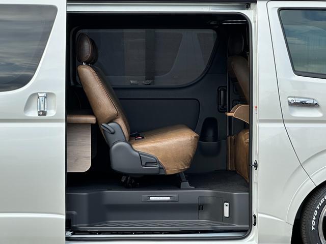 ハイエースバン スーパーＧＬ　ダークプライムＩＩ　ＢＵＡＮＪＡＰＡＮデモカー／ブラウンアンティーク仕様／ローダウン／ベッドキット／アルパインＢＩＧＸフローティングナビ／アルパイン１２．８型フリップダウンモニター（17枚目）