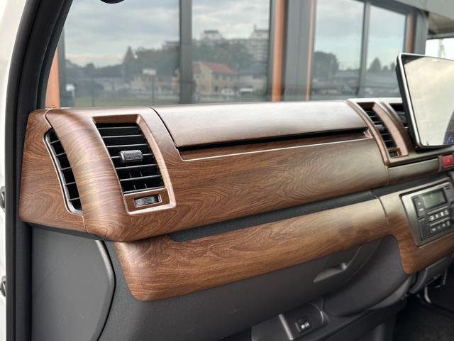 ハイエースバン スーパーＧＬ　ダークプライムＩＩ　ＢＵＡＮＪＡＰＡＮデモカー／ブラウンアンティーク仕様／ローダウン／ベッドキット／アルパインＢＩＧＸフローティングナビ／アルパイン１２．８型フリップダウンモニター（19枚目）