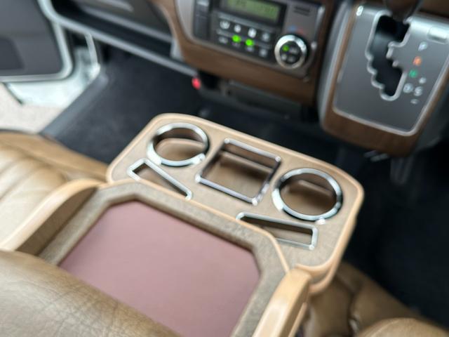 ハイエースバン スーパーＧＬ　ダークプライムＩＩ　ＢＵＡＮＪＡＰＡＮデモカー／ブラウンアンティーク仕様／ローダウン／ベッドキット／アルパインＢＩＧＸフローティングナビ／アルパイン１２．８型フリップダウンモニター（23枚目）