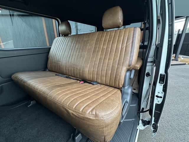 ハイエースバン スーパーＧＬ　ダークプライムＩＩ　ＢＵＡＮＪＡＰＡＮデモカー／ブラウンアンティーク仕様／ローダウン／ベッドキット／アルパインＢＩＧＸフローティングナビ／アルパイン１２．８型フリップダウンモニター（39枚目）