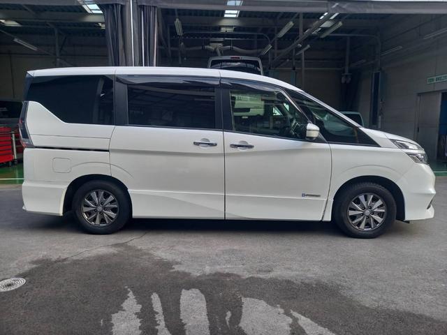 セレナ e-パワー ハイウェイスターV 防水シート車 フリップダウンモニター デジタルインナーミラー セーフティパックB アラウンドビューモニター ETC 両側自動ドア スマートキー2個(4枚目)